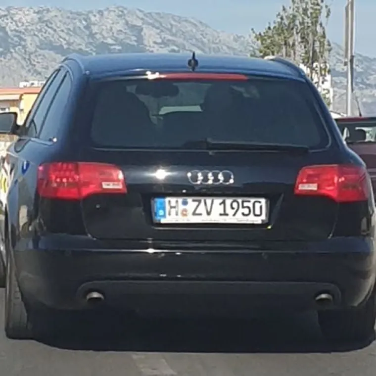 YE81 5E, PRASE: Ove tablice viđene u Hrvatskoj će vas nasmijati do suza