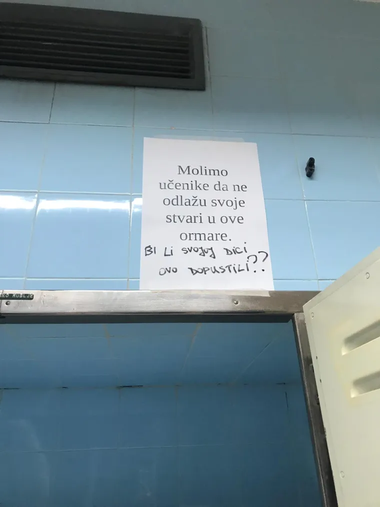 Očajni učenici iz Splita: 'Bježimo od mi&scaron;eva i &scaron;takora. Bi li odgovorni slali svoju djecu ovdje? Ovo je sra** od države!'