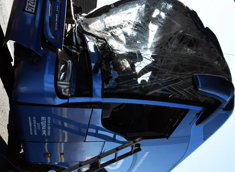 Teška nesreća na autocesti: Sudarili se kamion i autobus, sedam osoba je ozlijeđeno