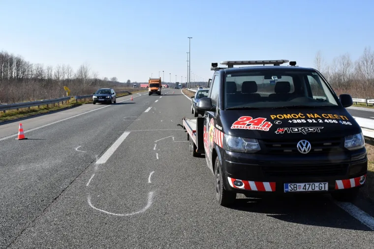 Teška nesreća na autocesti: Sudarili se kamion i autobus, sedam osoba je ozlijeđeno