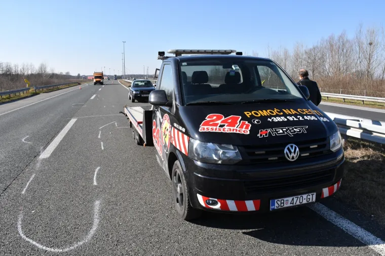 Te&scaron;ka nesreća na autocesti: Sudarili se kamion i autobus, sedam osoba je ozlijeđeno