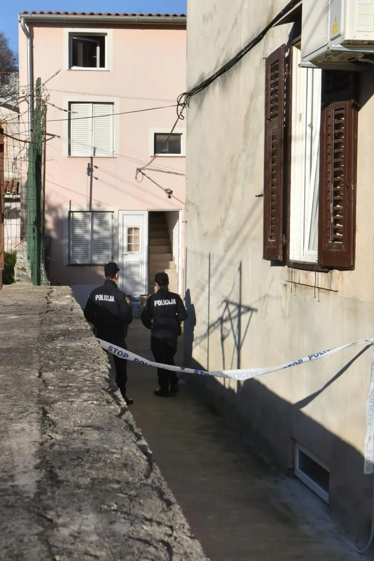 Mjesto užasa u Puli: Sve je bilo puno krvi! U zgradi pronađen izboden mladić