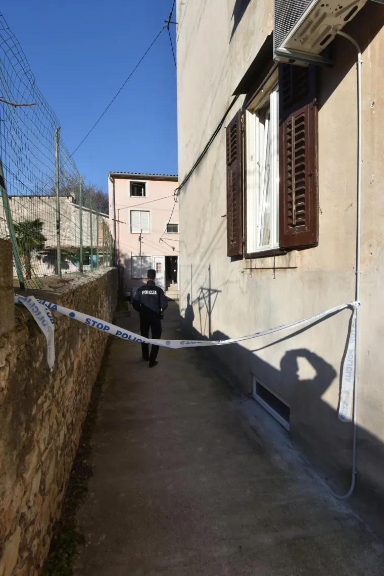 Mjesto užasa u Puli: Sve je bilo puno krvi! U zgradi pronađen izboden mladić