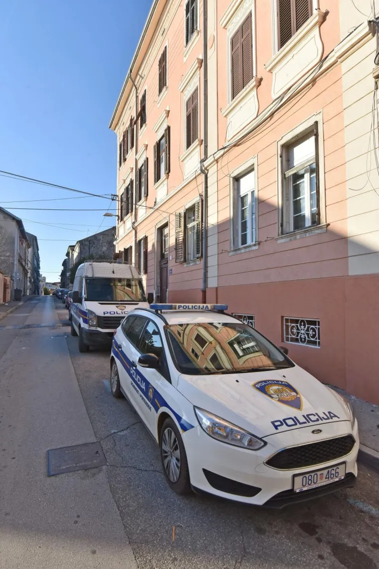 Mjesto užasa u Puli: Sve je bilo puno krvi! U zgradi pronađen izboden mladić