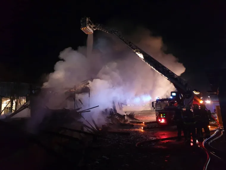 Veliki požar u Termama Čatež, omiljenom odredi&scaron;tu Hrvata: 'Izgorjelo je do temelja. Jo&scaron; smo u &scaron;oku'