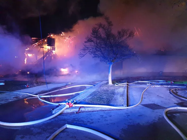 Veliki požar u Termama Čatež, omiljenom odredi&scaron;tu Hrvata: 'Izgorjelo je do temelja. Jo&scaron; smo u &scaron;oku'