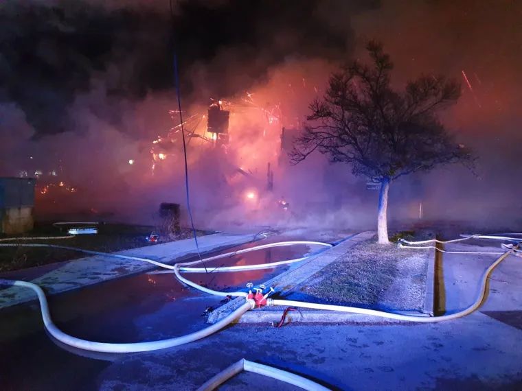 Veliki požar u Termama Čatež, omiljenom odredi&scaron;tu Hrvata: 'Izgorjelo je do temelja. Jo&scaron; smo u &scaron;oku'