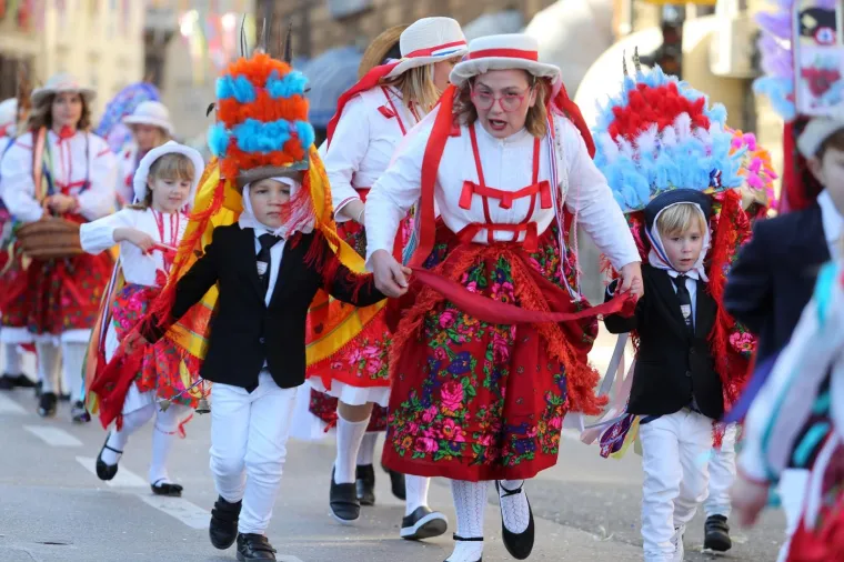 &Scaron;arenilo u srcu Rijeke: Vi&scaron;e od 2500 mali&scaron;ana sudjelovalo je u karnevalskoj povorci