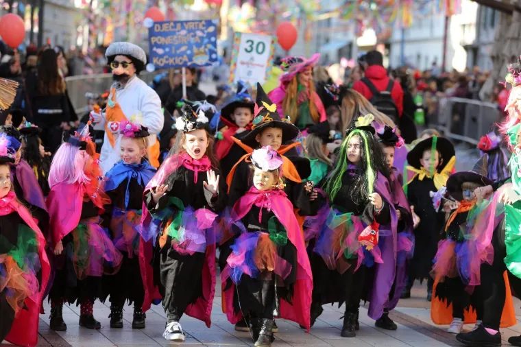 &Scaron;arenilo u srcu Rijeke: Vi&scaron;e od 2500 mali&scaron;ana sudjelovalo je u karnevalskoj povorci