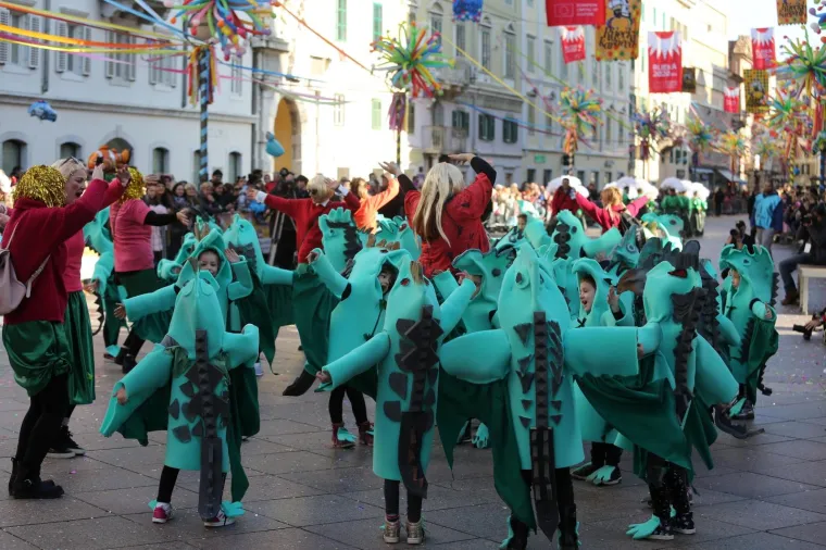 &Scaron;arenilo u srcu Rijeke: Vi&scaron;e od 2500 mali&scaron;ana sudjelovalo je u karnevalskoj povorci