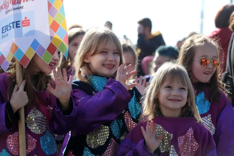&Scaron;arenilo u srcu Rijeke: Vi&scaron;e od 2500 mali&scaron;ana sudjelovalo je u karnevalskoj povorci