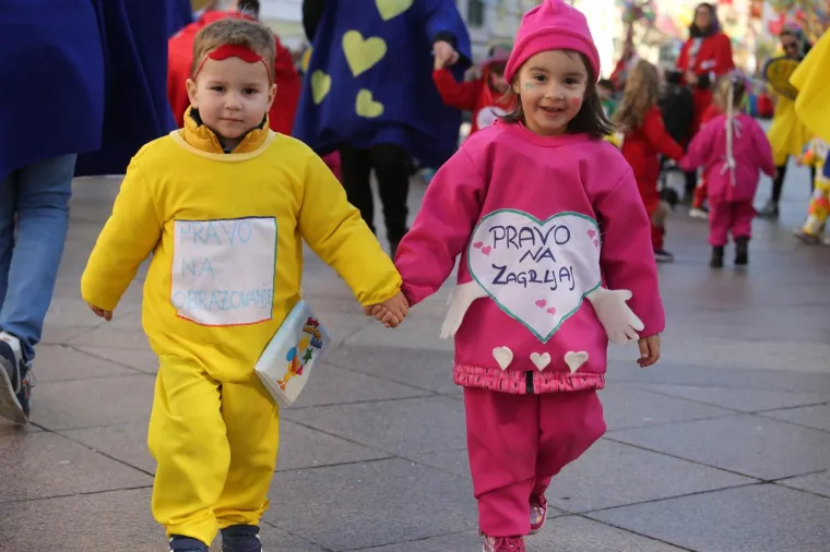 &Scaron;arenilo u srcu Rijeke: Vi&scaron;e od 2500 mali&scaron;ana sudjelovalo je u karnevalskoj povorci