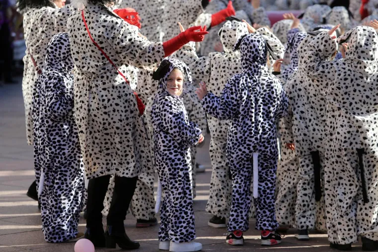 &Scaron;arenilo u srcu Rijeke: Vi&scaron;e od 2500 mali&scaron;ana sudjelovalo je u karnevalskoj povorci