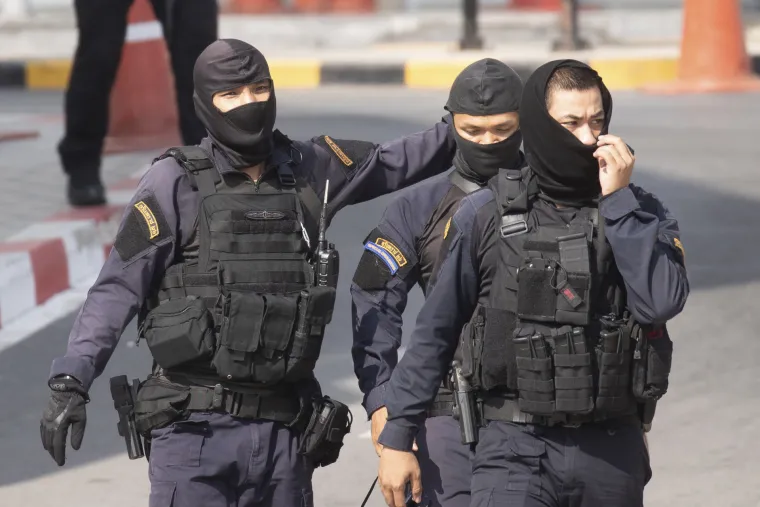 Policija likvidirala sumanutog vojnika: Ubio je 26, ranio 52 ljudi, a sve zbog bizarne osvete!