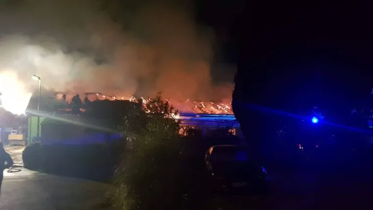 Požar u srednjoj &scaron;koli u Ka&scaron;telima: Vatra je krenula iz kuhinje i gutala sve pred sobom!