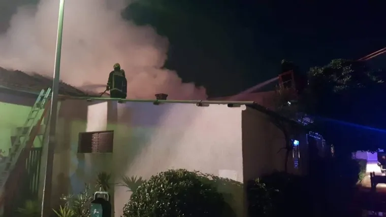 Požar u srednjoj &scaron;koli u Ka&scaron;telima: Vatra je krenula iz kuhinje i gutala sve pred sobom!