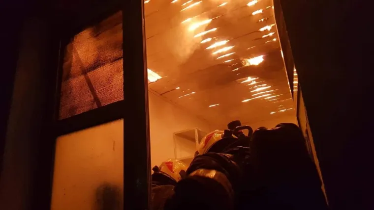 Požar u srednjoj &scaron;koli u Ka&scaron;telima: Vatra je krenula iz kuhinje i gutala sve pred sobom!