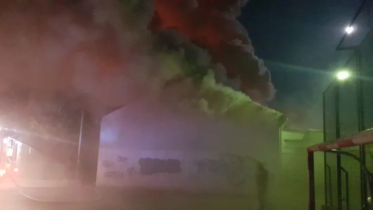 Požar u srednjoj &scaron;koli u Ka&scaron;telima: Vatra je krenula iz kuhinje i gutala sve pred sobom!