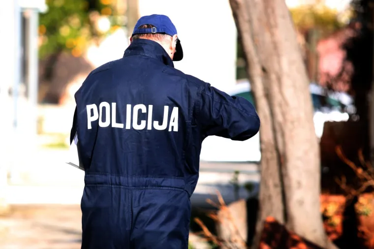 Požar progutao krov, kuhinju i menzu srednje &scaron;kole 'Braća Radić' u Ka&scaron;telima, a &scaron;teta je velika