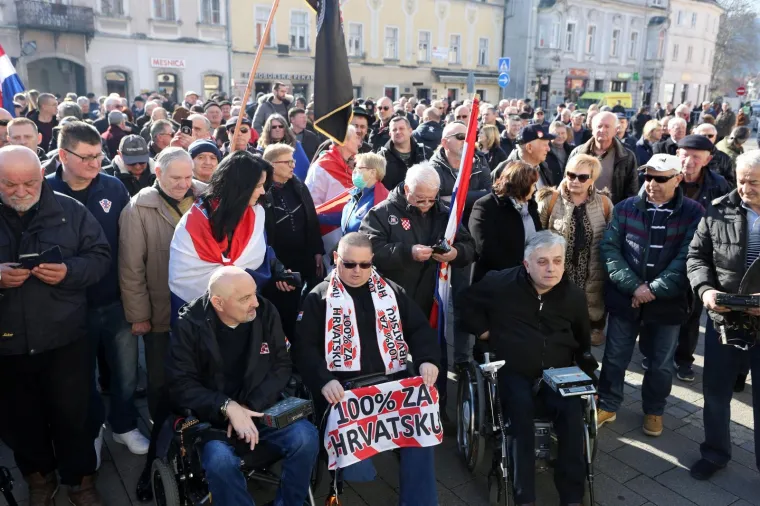 09.02.2020., Samobor -Zajednica udruga hrvatskih branitelja lijecenih od PTSP-a RH aktivno se ukljucila u organizaciju prosvjeda "STOP GOVORU MRZNJE I MEDJUSOBNOJ NESNOSLJIVOSTI. Cilj prosvjeda je podici glas razumne Hrvatske protiv govora mrznje i medjusobnih uvreda, bez obzira na politicki predznak i svjetonazor onih koji ih upucuju.
Photo: Emica Elvedji/PIXSELL
