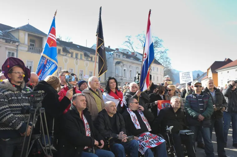 09.02.2020., Samobor -Zajednica udruga hrvatskih branitelja lijecenih od PTSP-a RH aktivno se ukljucila u organizaciju prosvjeda "STOP GOVORU MRZNJE I MEDJUSOBNOJ NESNOSLJIVOSTI. Cilj prosvjeda je podici glas razumne Hrvatske protiv govora mrznje i medjusobnih uvreda, bez obzira na politicki predznak i svjetonazor onih koji ih upucuju.
Photo: Emica Elvedji/PIXSELL