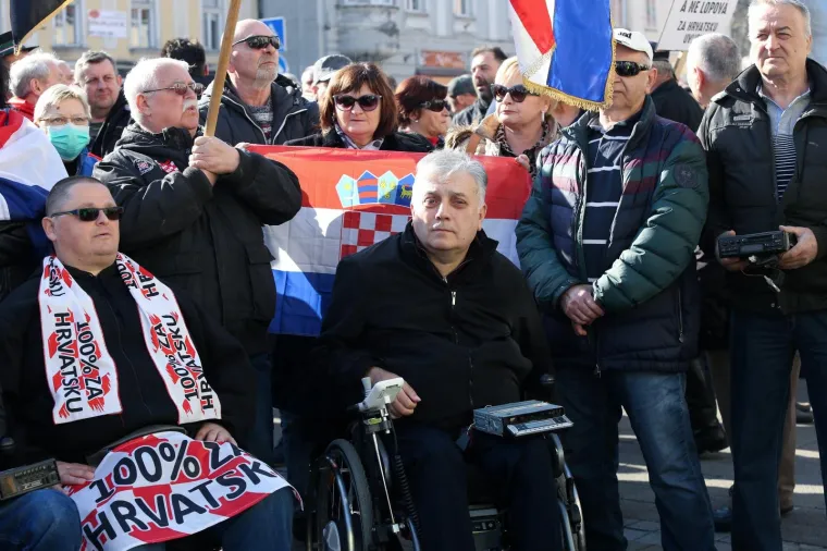 09.02.2020., Samobor -Zajednica udruga hrvatskih branitelja lijecenih od PTSP-a RH aktivno se ukljucila u organizaciju prosvjeda "STOP GOVORU MRZNJE I MEDJUSOBNOJ NESNOSLJIVOSTI. Cilj prosvjeda je podici glas razumne Hrvatske protiv govora mrznje i medjusobnih uvreda, bez obzira na politicki predznak i svjetonazor onih koji ih upucuju.
Photo: Emica Elvedji/PIXSELL