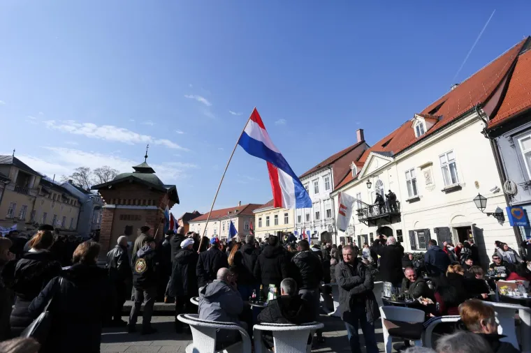 09.02.2020., Samobor -Zajednica udruga hrvatskih branitelja lijecenih od PTSP-a RH aktivno se ukljucila u organizaciju prosvjeda "STOP GOVORU MRZNJE I MEDJUSOBNOJ NESNOSLJIVOSTI. Cilj prosvjeda je podici glas razumne Hrvatske protiv govora mrznje i medjusobnih uvreda, bez obzira na politicki predznak i svjetonazor onih koji ih upucuju.
Photo: Emica Elvedji/PIXSELL