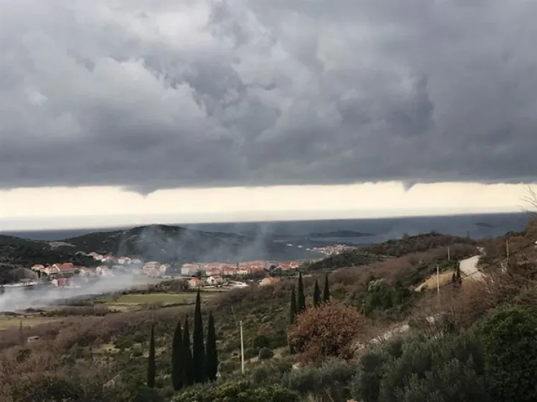 U Dubrovniku pijavice i funeli: Očekuje se pravo nevrijeme!