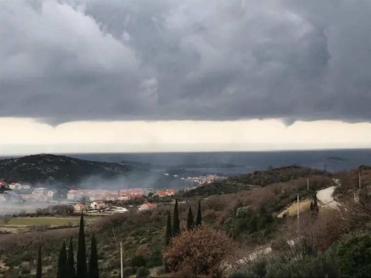 U Dubrovniku pijavice i funeli: Očekuje se pravo nevrijeme!