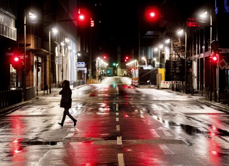 Smrt u Sloveniji, otkazani letovi, nestala struja, auto propao u rupu: Stravična oluja pogodila Europu!