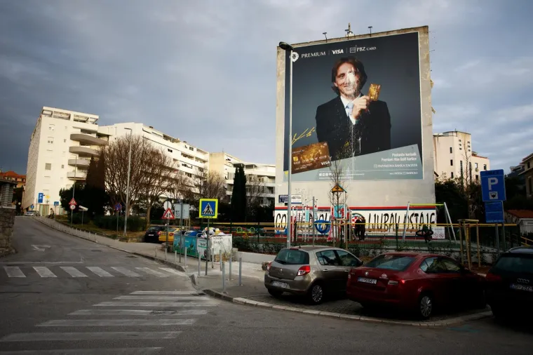 Divlja&scaron;tvo u Splitu: Modrićev plakat zasuli kantom boje, stradalo i dječje igrali&scaron;te