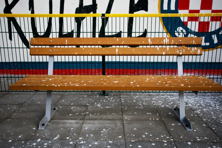 Divlja&scaron;tvo u Splitu: Modrićev plakat zasuli kantom boje, stradalo i dječje igrali&scaron;te