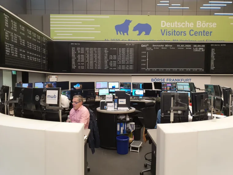 Opće odu&scaron;evljenje i pljesak: Pogledajte kako je predsjednica zazvonila na burzi u Frankfurtu!