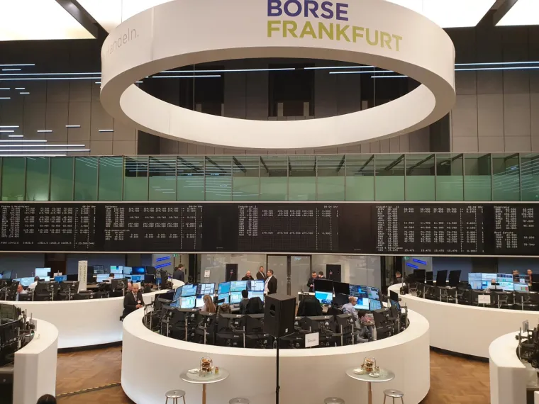 Opće odu&scaron;evljenje i pljesak: Pogledajte kako je predsjednica zazvonila na burzi u Frankfurtu!