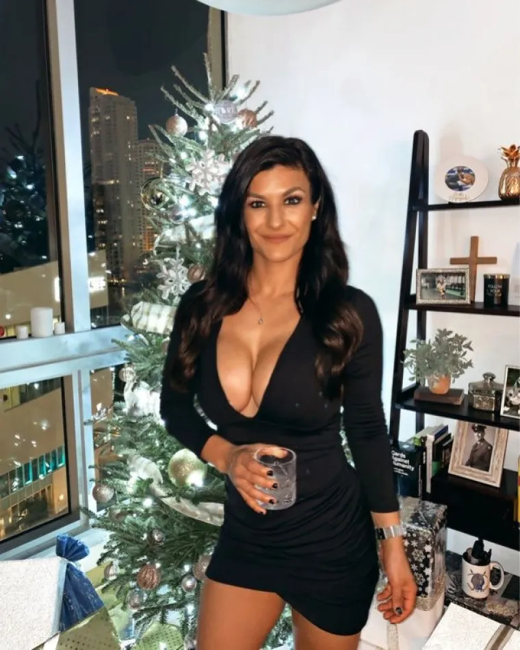 DEKOLTE IM OGOLJEN KO BANDIĆEV GUP: A i ono malo odjeće koje imaju skidaju k'o stranke amandmane