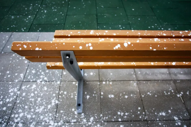 10.02.2020., Split - Novo djecje igraliste  u ulici Ljudevita Posavskog isprskano bojom jer je meta bio plakat Luke Modica koji se nalazi neposredno pored. 
Photo: Milan Sabic/PIXSELL