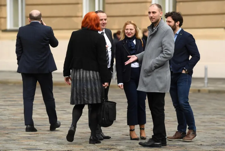 Gradska oporba Plenkoviću pred prozorima: 'Zavr&scaron;ite talačku krizu, oslobodite građane, sve je u va&scaron;im rukama'