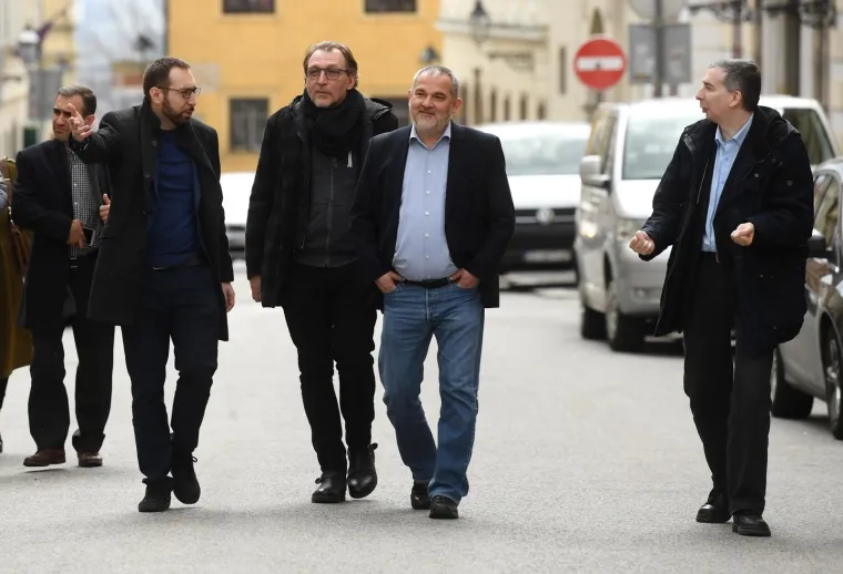 Gradska oporba Plenkoviću pred prozorima: 'Zavr&scaron;ite talačku krizu, oslobodite građane, sve je u va&scaron;im rukama'