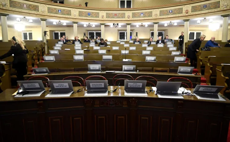 Stanka u Skup&scaron;tini: 'Besramna politička trgovina HDZ-a i Bandića oko GUP-a je i dalje u tijeku'