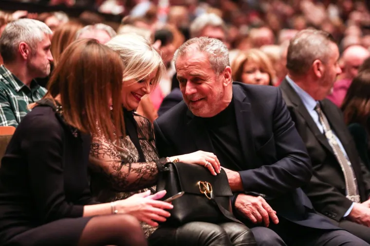 GUP mu nije pokvario raspoloženje: Nasmijani Bandić na koncertu dive u Lisinskom!