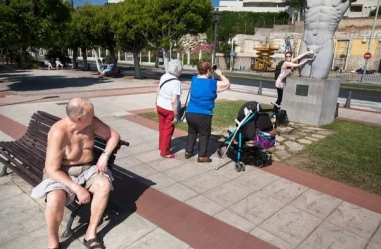 PA ŠTO SE TO DOGAĐA S DANAŠNJIM LJUDIMA? Svakom nas fotografijom sve više zbunjuju