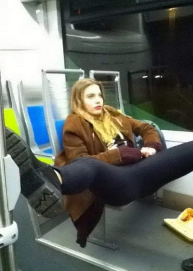 PA &Scaron;TO SE TO DOGAĐA S DANA&Scaron;NJIM LJUDIMA? Svakom nas fotografijom sve vi&scaron;e zbunjuju