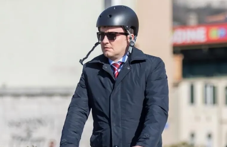 ENDEMSKA VRSTA U HRVATSKOJ POLITICI: Pogledajte kako je ovaj političar do&scaron;ao na posao