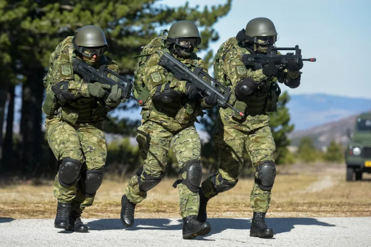 U zimskom vojnom kampu 30 posto kadetkinja: 'Bitno je da radimo kao jedno, kao tim. Stoga nema razlike'