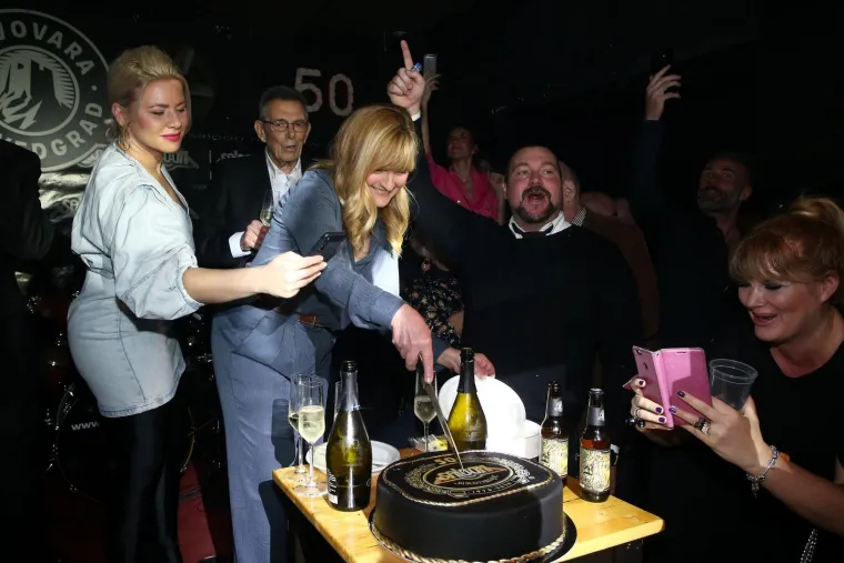 KULTNI ZAGREBAČKI SALOON PROSLAVIO 50. ROĐENDAN: Sanja Doležal postala kuma, na proslavu došle mnoge zvijezde