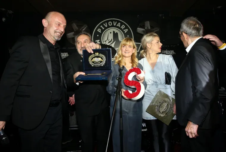 KULTNI ZAGREBAČKI SALOON PROSLAVIO 50. ROĐENDAN: Sanja Doležal postala kuma, na proslavu došle mnoge zvijezde