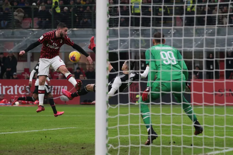 SPORNA SITUACIJA PODIJELILA ITALIJU: Trener Milana kipi, pogledajte &scaron;to se dogodilo i sami ocijenite je li ovo bio penal