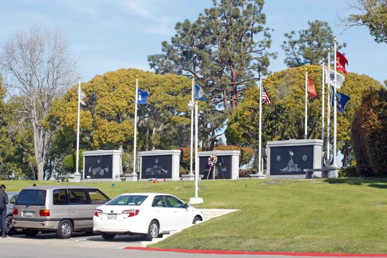 Tragično poginuli ko&scaron;arka&scaron; Kobe Bryant i njegova kći Gianna pokopani su u tajnosti pro&scaron;log petka u Pacific View Memorial Parku u Kaliforniji. Kobejeva supruga Vanessa nije htjela da javnost sazna kad je sprovod jer je obitelj htjela u miru ispratiti Kobeja i Giannu.