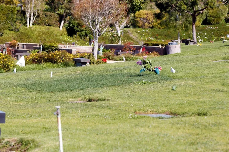 [FOTO] OVO JE MJESTO NA KOJEM SU TAJNO POKOPANI KOBE I GIANNA BRYANT: Obitelj je do posljednjeg trenutka skrivala sve informacije