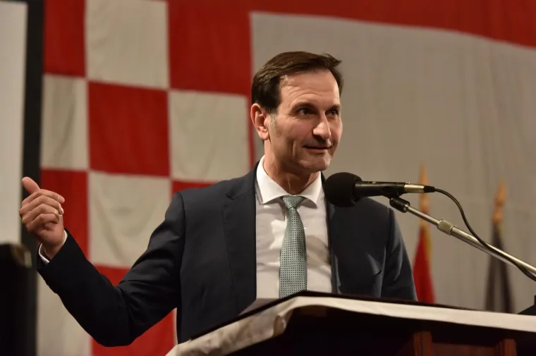 Studij zavr&scaron;ava na pari&scaron;kom sveučili&scaron;tu "Sorbonne Nouvelle", gdje je obranio magisterij na temu o nacionalnim i europskim politikama članicama Europske unije, kao i doktorat iz povijesti o međunarodnim odnosima s tezom o ulozi Francuske u stvaranju Kraljevine Jugoslavije".